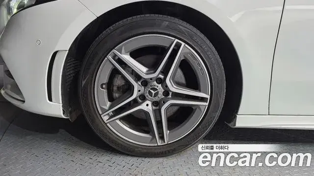 Mercedes-Benz A-Class 2021 — Photo 12/28