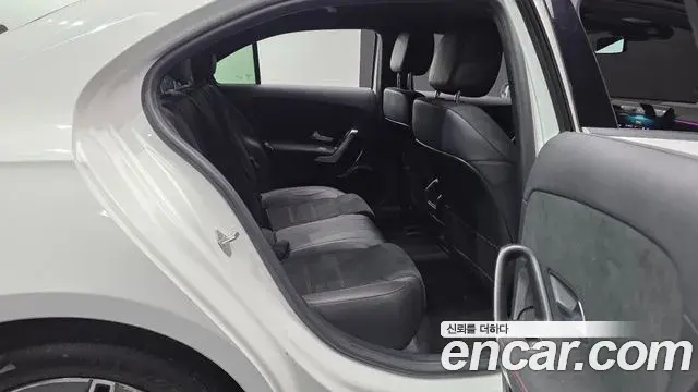 Mercedes-Benz A-Class 2021 — Photo 15/28