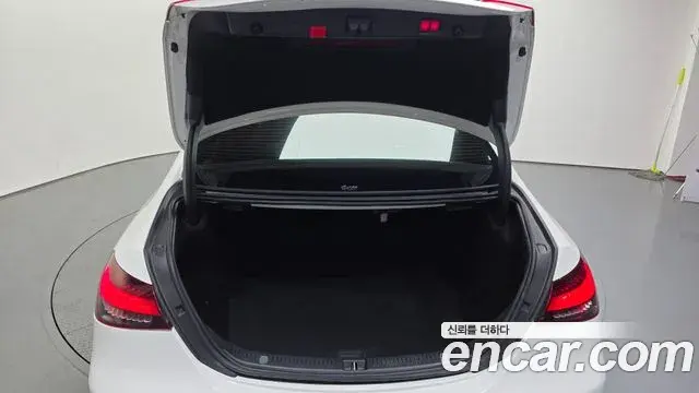 Mercedes-Benz E-Class 2022 — Şəkil 7/20