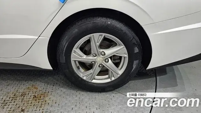 Hyundai Sonata Hybrid 2019 — Photo 11/29