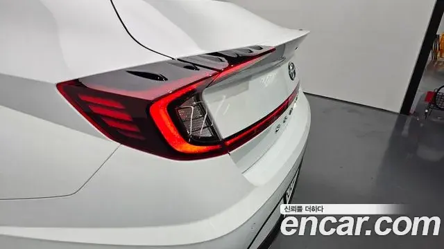 Hyundai Sonata Hybrid 2019 — Photo 1/29