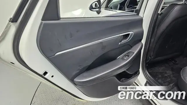 Hyundai Sonata Hybrid 2019 — Photo 18/29
