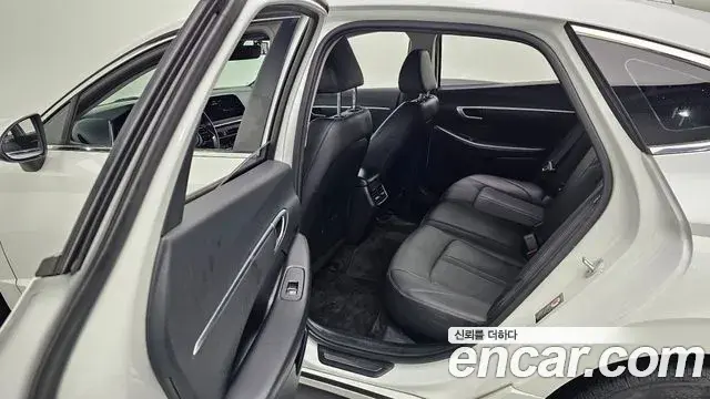 Hyundai Sonata Hybrid 2019 — Photo 19/29