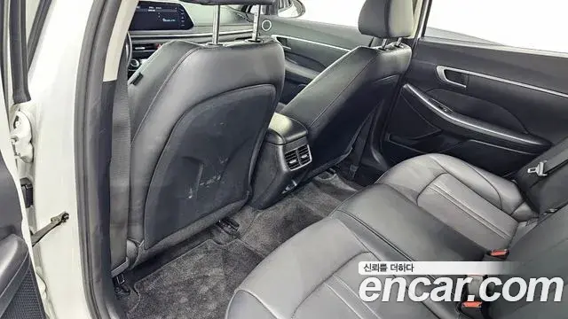 Hyundai Sonata Hybrid 2019 — Photo 13/29