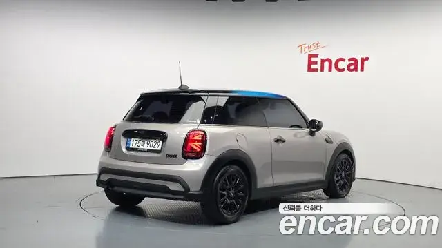 Mini Cooper 2021 — Photo 2/20