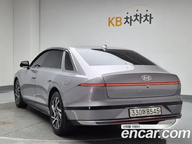 Hyundai Grandeur Hybrid 2023 — Photo 16/18