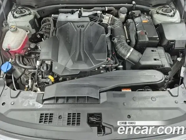 Hyundai Grandeur Hybrid 2023 — Photo 10/18