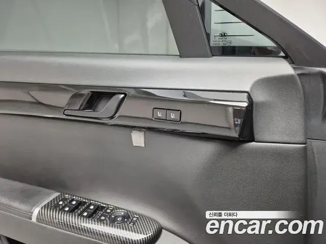 Hyundai Grandeur Hybrid 2023 — Photo 2/18