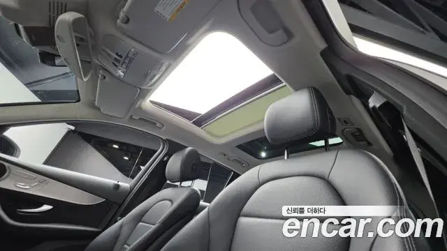 Mercedes-Benz GLC-Class 2019 — Photo 10/34
