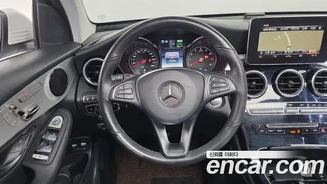 Mercedes-Benz GLC-Class 2019 — Photo 9/34