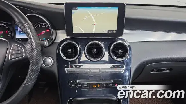 Mercedes-Benz GLC-Class 2019 — Photo 16/34