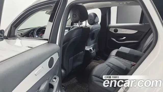 Mercedes-Benz GLC-Class 2019 — Photo 21/34