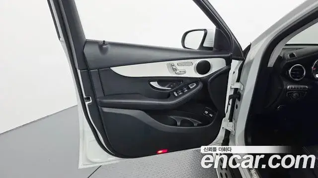 Mercedes-Benz GLC-Class 2019 — Photo 22/34