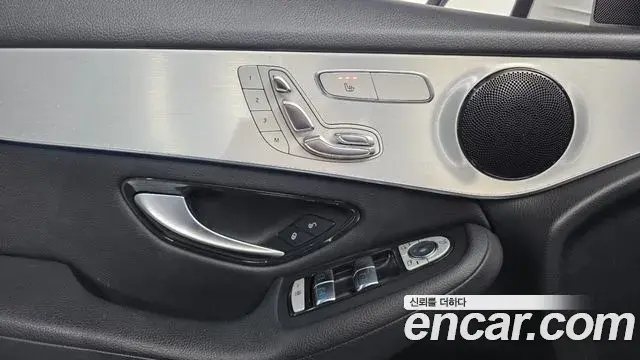 Mercedes-Benz GLC-Class 2019 — Photo 2/34
