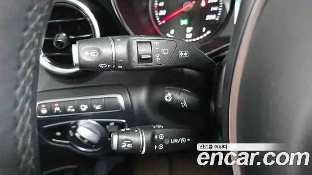 Mercedes-Benz GLC-Class 2019 — Photo 19/34