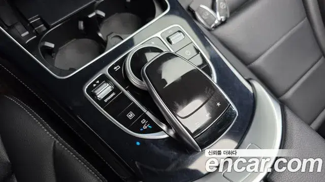 Mercedes-Benz GLC-Class 2019 — Photo 27/34