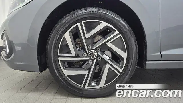 Volkswagen Jetta 2023 — Şəkil 19/20