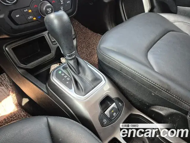 Jeep Renegade 2020 — Şəkil 18/20