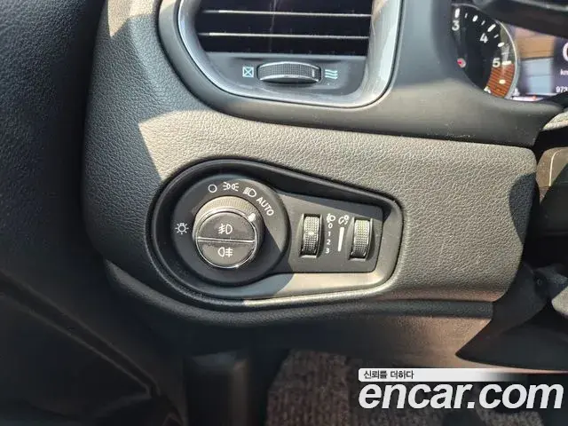 Jeep Renegade 2020 — Şəkil 13/20