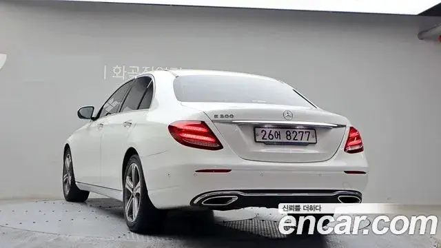 Mercedes-Benz E-Class 2019 — Photo 19/20