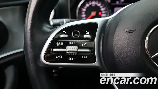 Mercedes-Benz E-Class 2019 — Photo 5/20