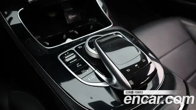 Mercedes-Benz E-Class 2019 — Photo 16/20
