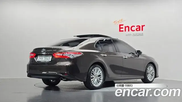 Toyota Camry 2019 — Şəkil 22/31