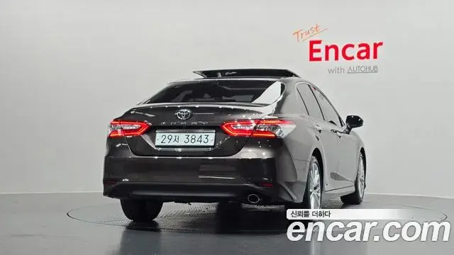 Toyota Camry 2019 — Şəkil 12/31