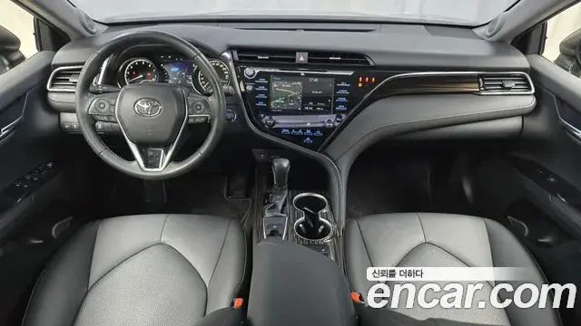 Toyota Camry 2019 — Şəkil 21/31