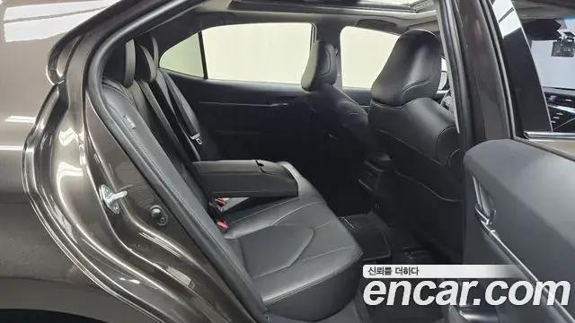 Toyota Camry 2019 — Şəkil 23/31