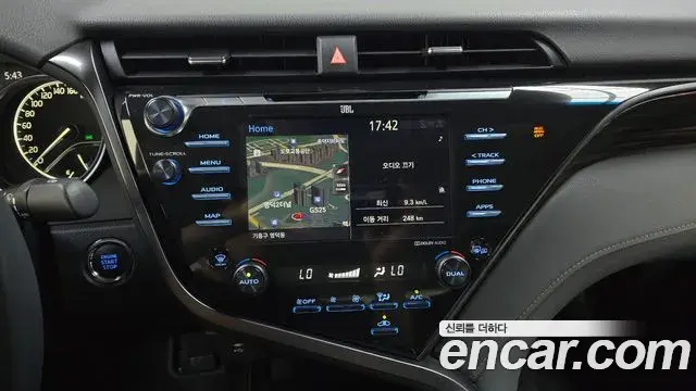 Toyota Camry 2019 — Şəkil 19/31
