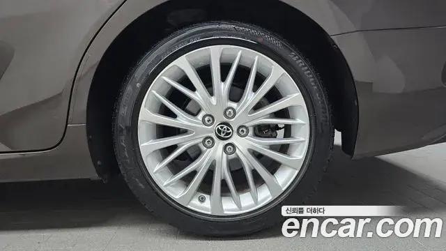 Toyota Camry 2019 — Şəkil 4/31