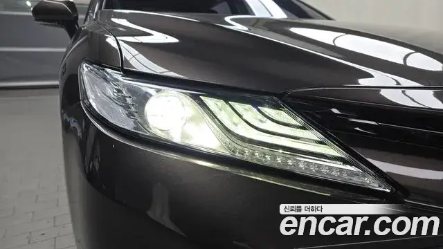 Toyota Camry 2019 — Şəkil 10/31