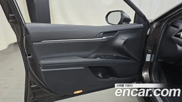 Toyota Camry 2019 — Şəkil 26/31
