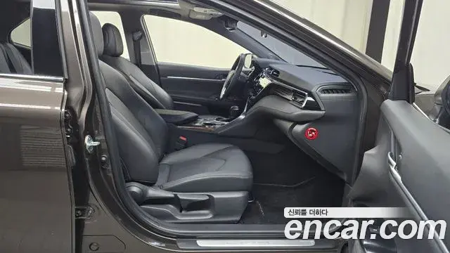 Toyota Camry 2019 — Şəkil 11/31