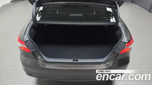 Toyota Camry 2019 — Şəkil 25/31