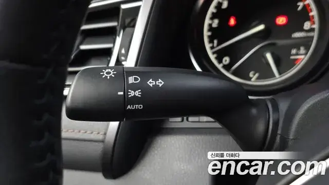 Toyota Camry 2019 — Şəkil 31/31