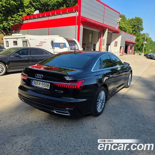 Audi A6 2021 — ფოტო 14/20