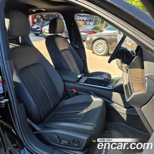 Audi A6 2021 — ფოტო 13/20