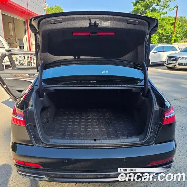 Audi A6 2021 — ფოტო 7/20