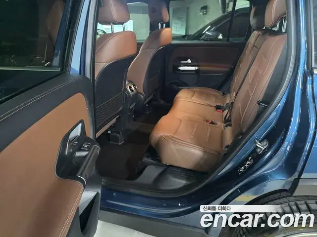 Mercedes-Benz GLB-Class 2023 — Photo 18/19