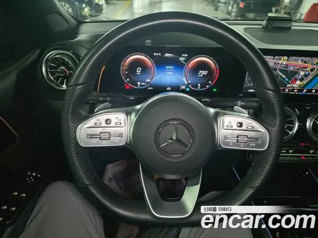 Mercedes-Benz GLB-Class 2023 — Photo 9/19