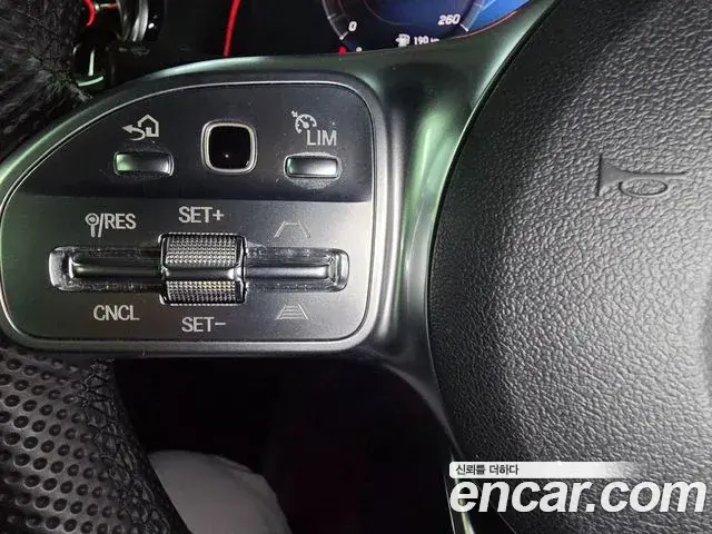 Mercedes-Benz GLB-Class 2023 — Photo 17/19