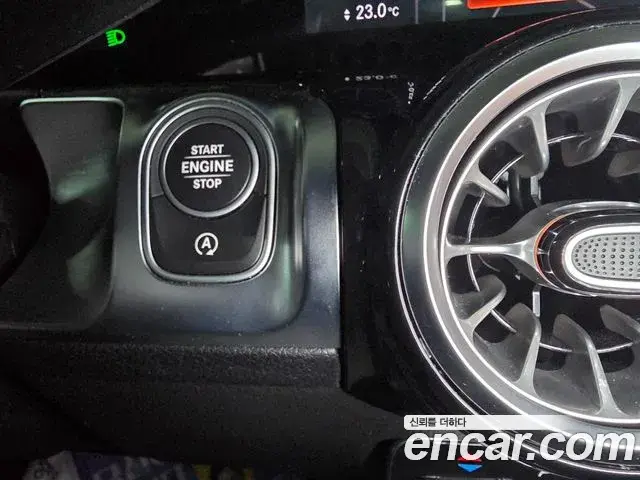 Mercedes-Benz GLB-Class 2023 — Photo 12/19