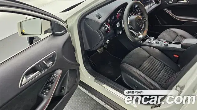 Mercedes-Benz GLA-Class 2019 — Фото 10/20