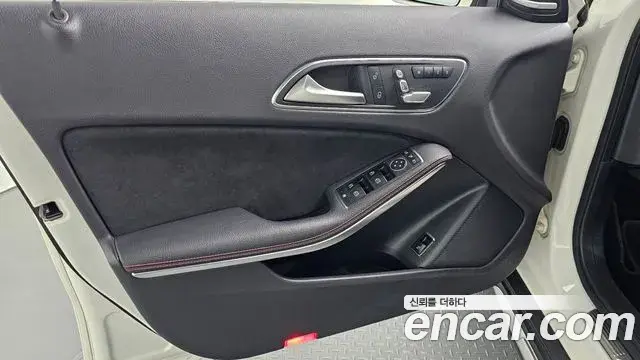 Mercedes-Benz GLA-Class 2019 — Photo 14/33