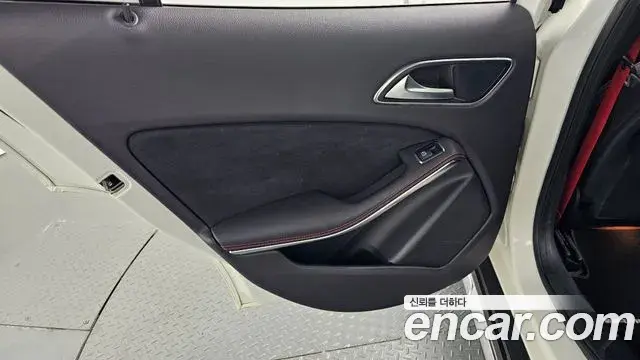 Mercedes-Benz GLA-Class 2019 — Photo 25/33