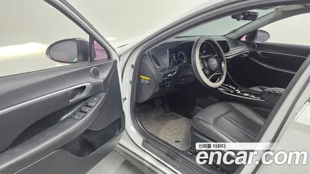 Hyundai Sonata Hybrid 2019 — Photo 12/20