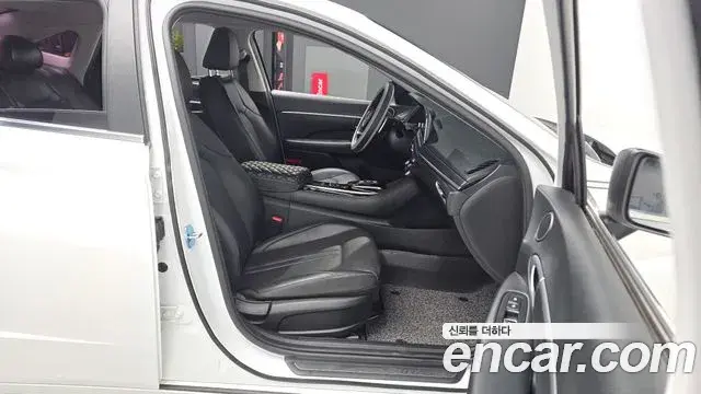 Hyundai Sonata Hybrid 2019 — Photo 11/20