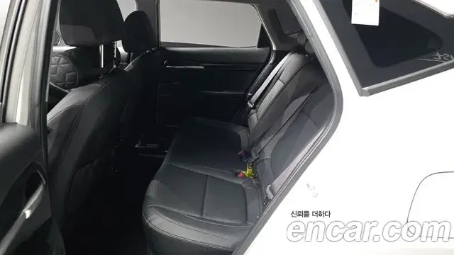 Kia Seltos 2023 — ფოტო 23/30